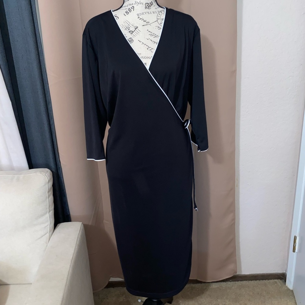 18/20 black/white wrap dress with 3/4 sleeve